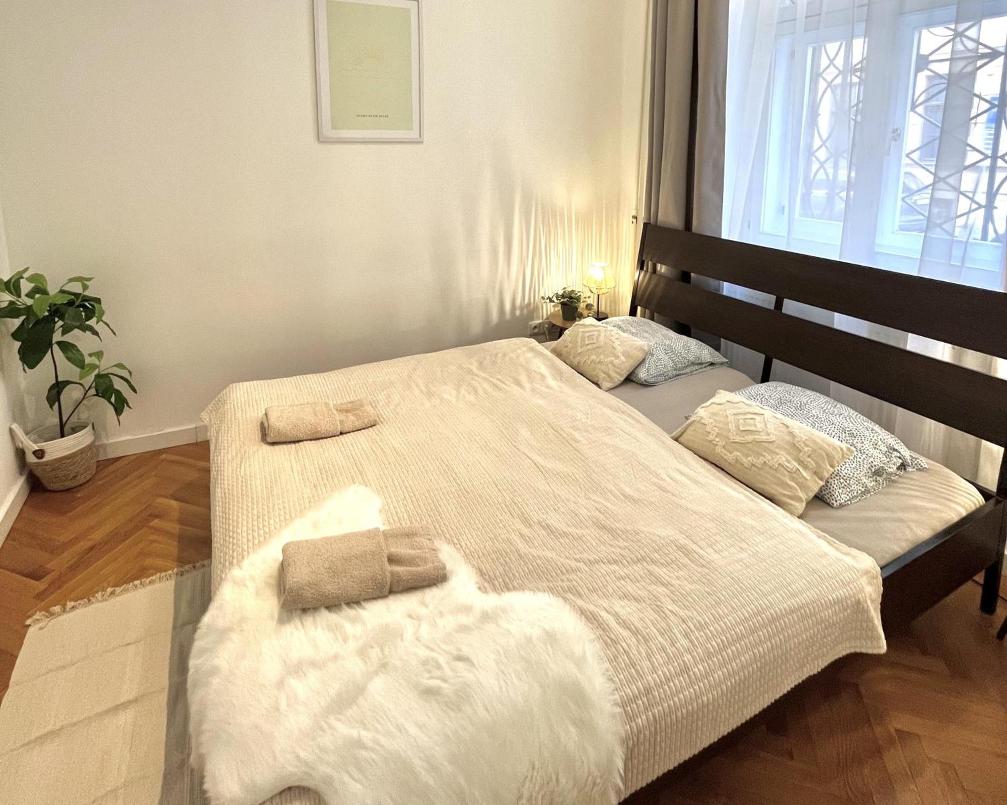 Apartment Mia - Old Town, Ac Братислава Экстерьер фото