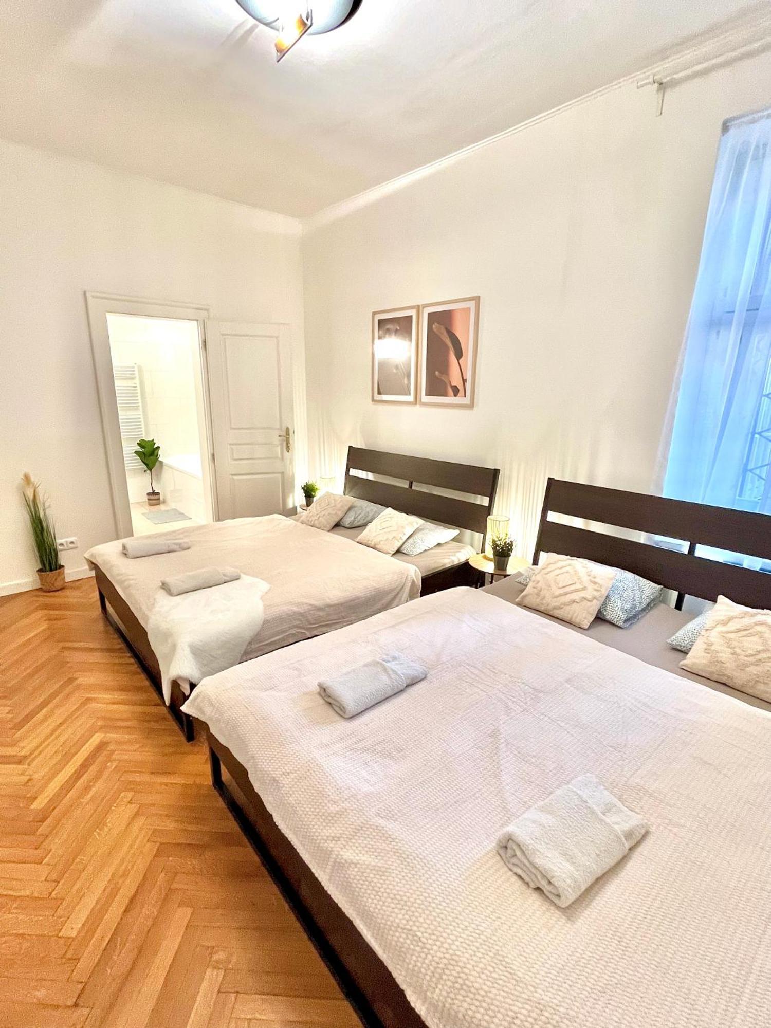 Apartment Mia - Old Town, Ac Братислава Экстерьер фото