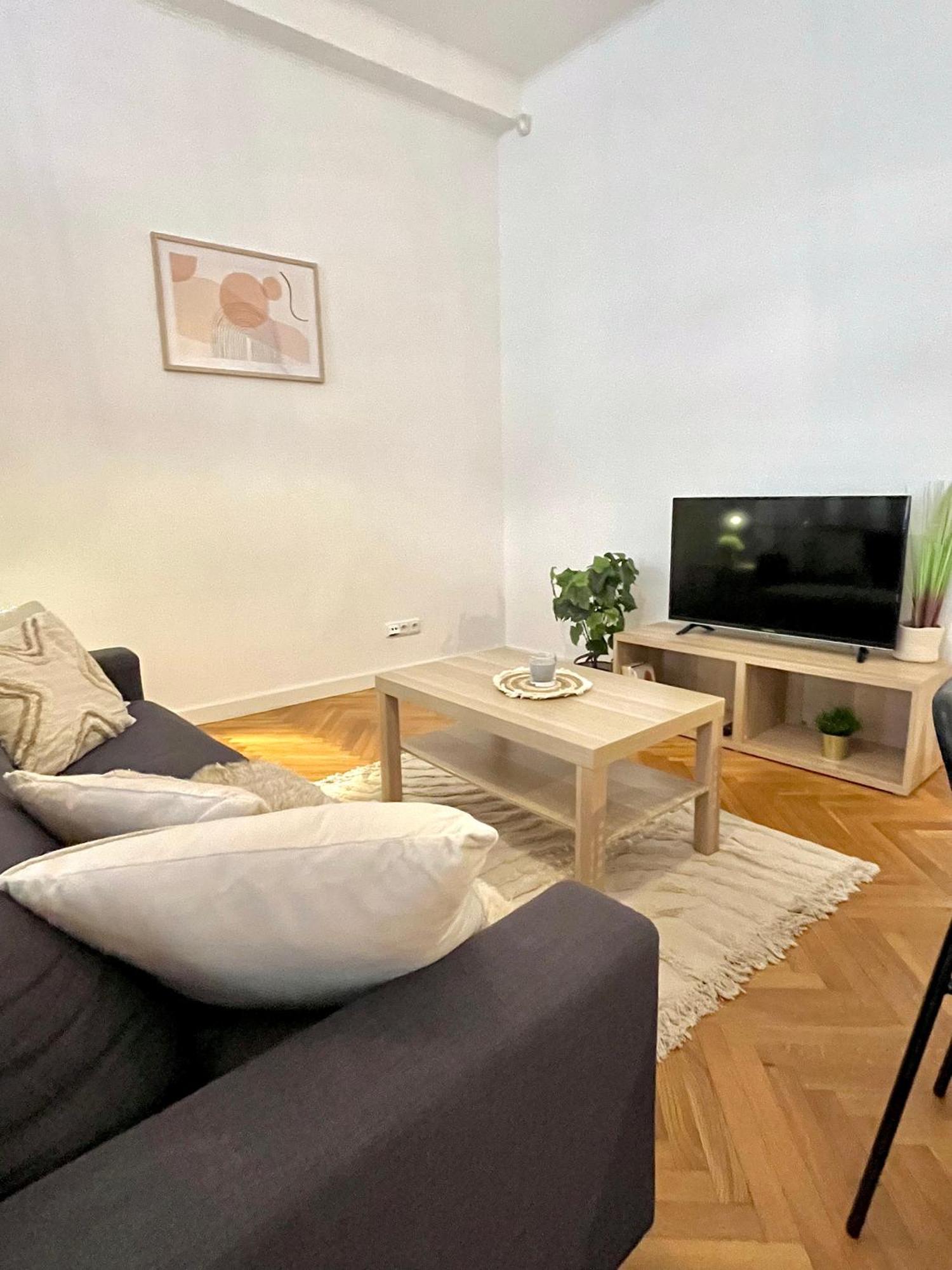 Apartment Mia - Old Town, Ac Братислава Экстерьер фото
