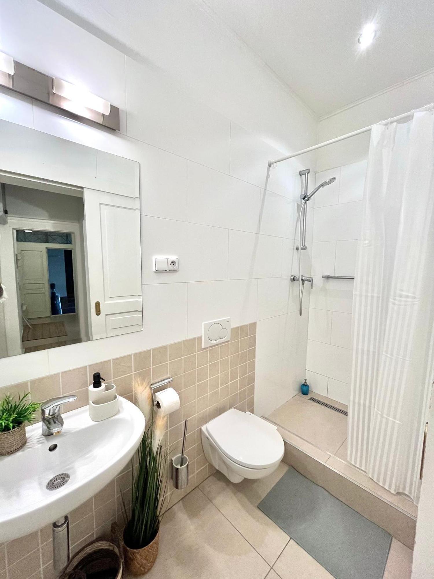 Apartment Mia - Old Town, Ac Братислава Экстерьер фото